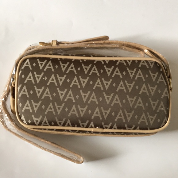 🦋 Avon Signature Collection for Women “Small Handbag” - Picture 3 of 8